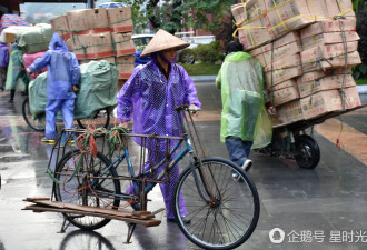 越南人来华猛扫国货 自行车能驮3000斤货