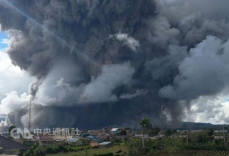 紧急撤离！印尼西纳彭火山突然大爆发