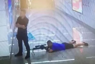 18岁男子在地铁内持刀劫持一女子，被当场击毙