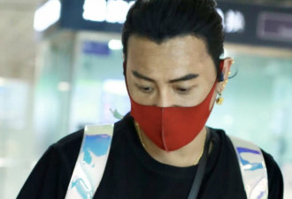 陈志朋近照曝光，衣着回归常态，腿却意外抢镜