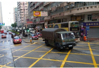 香港市区惊见大量解放军车 港人忧818清场镇压