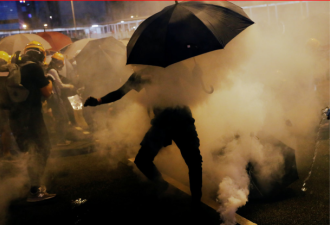 香港大骚乱：当黑帮成为香港政府的雇佣兵...