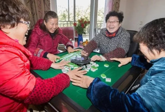 “同居式养老”传入中国 2老征11友同居