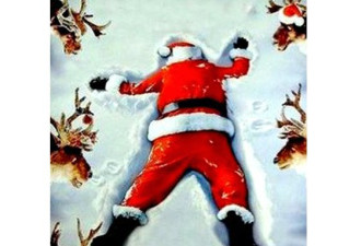 圣诞老人到中国摔倒了 没人敢扶 已经冻死