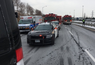 403公路车祸孕妇儿童受重伤