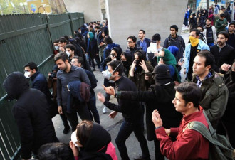 伊朗示威升级 民众射杀警察 美伊总统隔空互怼