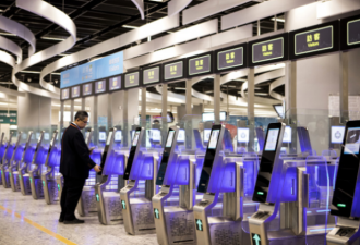 香港进大陆旅客被要求解锁手机 检查私讯和相片