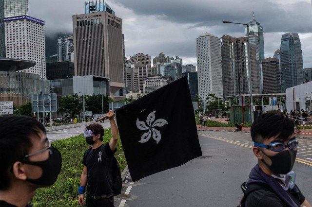 在7月1日香港主权移交�国纪念日当天的抗议者。