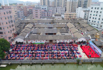 祠堂前，深圳千名客家人参加宴席