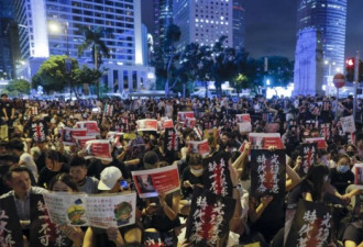 成千上万香港教师星期六走上街头 支持抗议人士