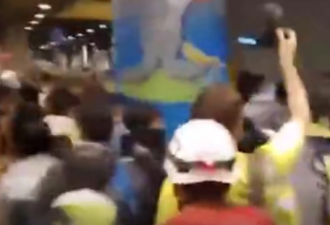 又一起！上海游客在香港被示威者无故骚扰殴打
