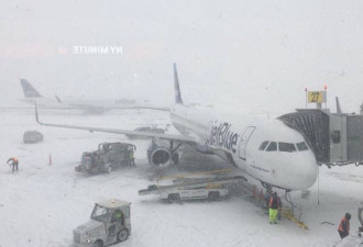 纽约进入紧急状态 逾1700航班遭取消