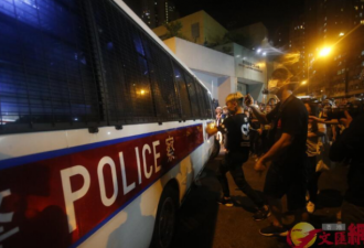 香港司机以一敌十对抗暴徒 被围殴却不后悔