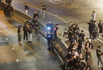 乱港分子再次侮辱国旗 香港8月18日发生什么？