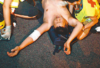 香港司机以一敌十对抗暴徒 被围殴却不后悔