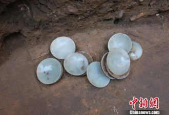 吉尔吉斯坦千年古墓发现玉碗等中国元素