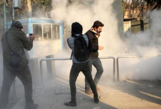伊朗反政府抗议进入第4天 2死数十人被捕