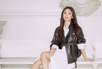 宋慧乔离婚后越来越开放，穿裙子故意露大腿