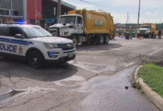 渥太华一市政员工被夹在两辆垃圾车中间死亡