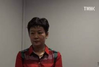 大陆女记者香港采访再遭围堵 官方严厉谴责