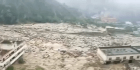 四川汶川受泥石流灾害，现场航拍画面令人揪心