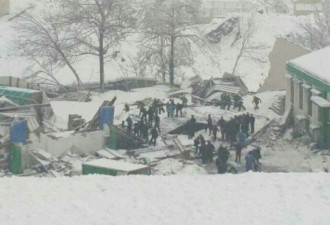 下了场雪 安徽超市仓库坍塌3死7伤