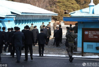 板门店会议结束后 朝鲜代表步行回国吃午饭