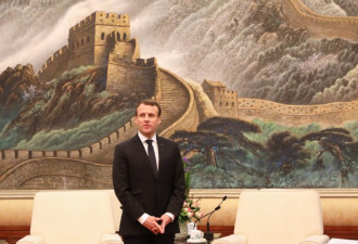 独自等待？西媒拍下马克龙会见李克强这一幕