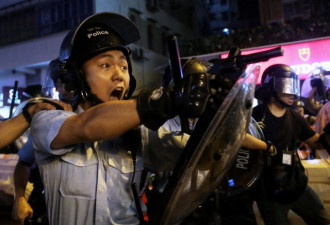 香港警方逮捕36名暴力示威者 最小仅12岁