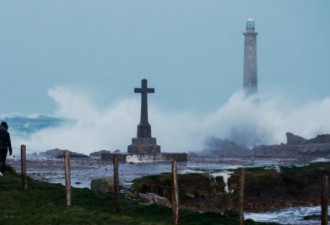 艾黎诺暴风横扫法国酿死伤 时速达147码