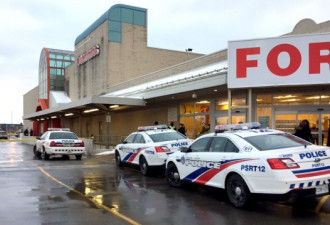 多伦多一繁华的购物中心发生枪击 两男受伤