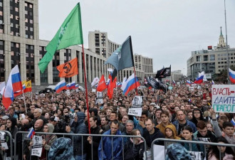 俄罗斯大游行：你有雄兵百万，我们有人的尊严