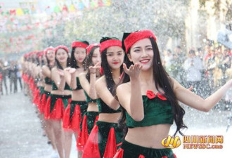 中国高校举办雪中维密秀 浪漫温馨走红网络