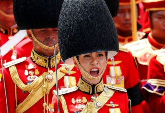 泰国罕见公布国王贵妃照片 宫廷网站被挤爆