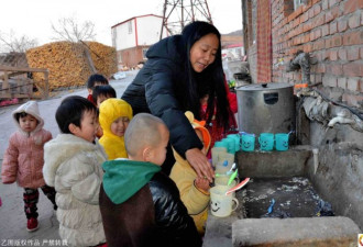 百万富翁离婚收养118个弃婴 自己身患癌症