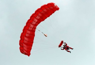 降落伞故障 加拿大女子从1500米落下奇迹生还