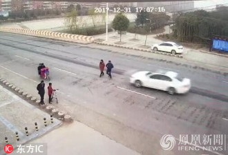 男子开车当街撞死前妻 作案瞬间被监控拍下
