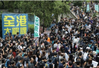 香港教育局游行守护下一代，龙头已抵达礼宾府