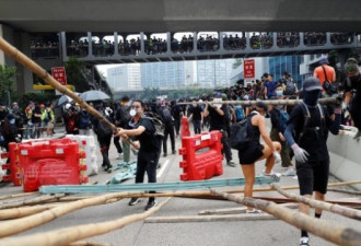 香港抗议新花样：社区“拖鞋革命”