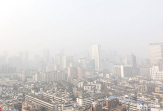 连续多天重度污染 在雾霾里“消失”的成都
