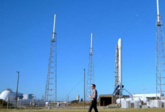 美国SpaceX火箭神秘举动！发射不明卫星