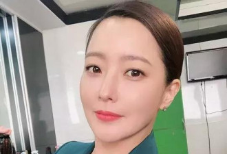 母亲是“韩国第一美女”金喜善，她被骂丑多年