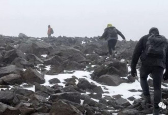 冰岛首相参加了一场追悼会 悼念一座700年冰川