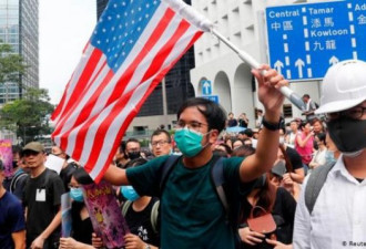 香港示威者向美求助 中国官媒批“揽炒”