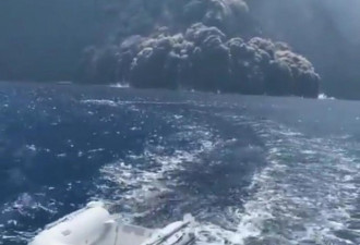 直击意大利火山爆发现场 黑灰直扑小船如灾难片