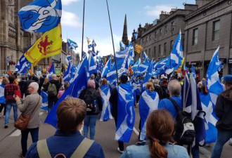 过半民调支持独立 苏格兰人又上街反对伦敦统治