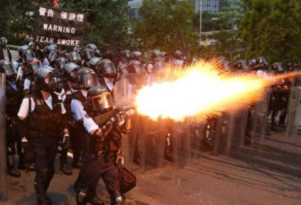 香港警嫂开微博：无力守护小孩，我们有话要说