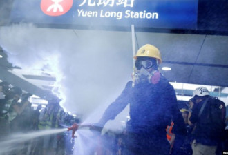 抗议元朗袭击事件一月 港警驱散静坐行动示威者