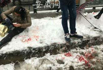 合肥多个公交站被雪压倒,致使20多人受伤