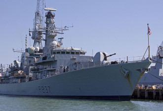 俄舰队穿越英吉利海峡 英军舰紧张跟随全程监视